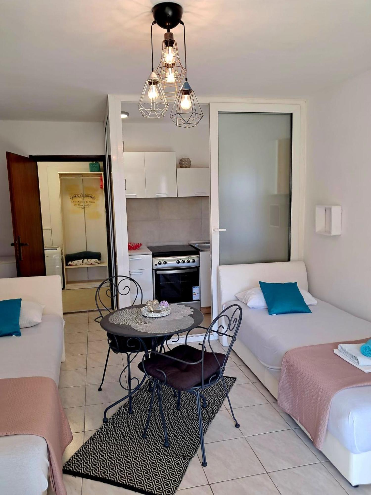 Apartmani Jessica Novalja Εξωτερικό φωτογραφία